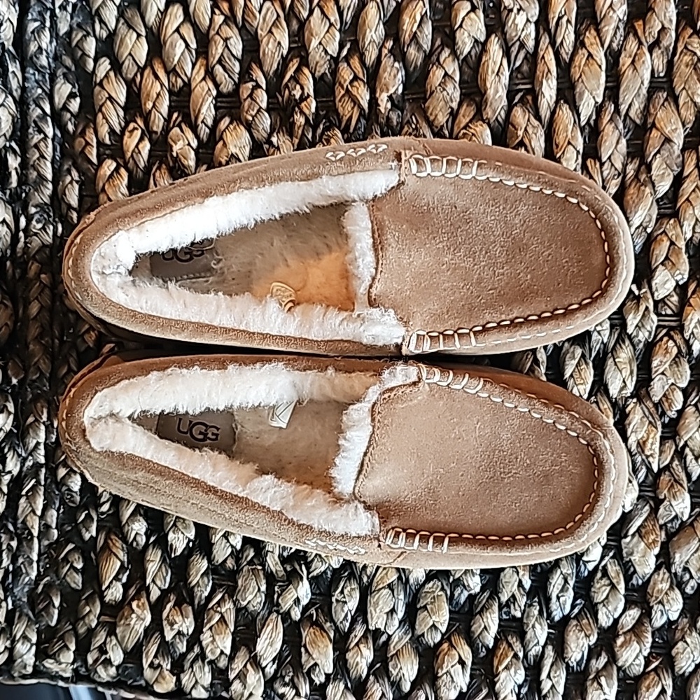 Ugg slippers size 9